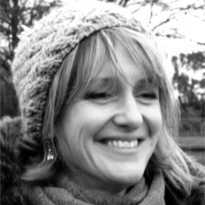 S E Lynes Author Photo.png